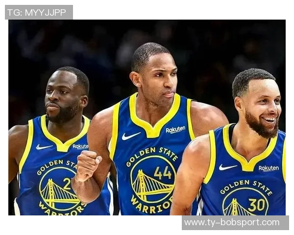 老队友重聚李凯尔赛后与库里追梦小佩顿温情互动展现深厚情谊